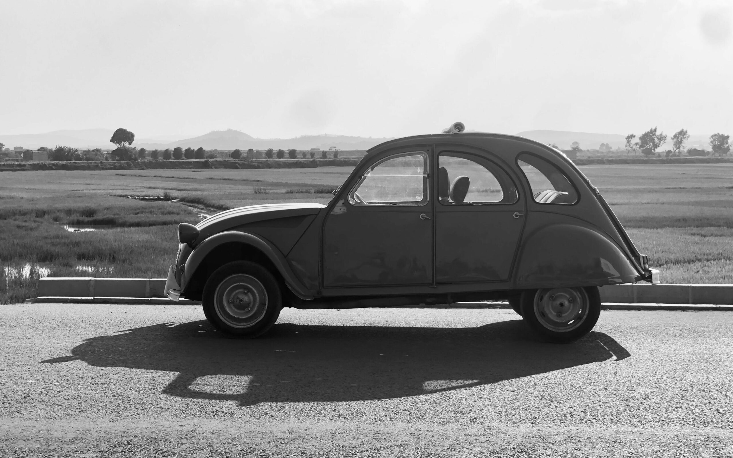 Citroën 2CV noir et blanc