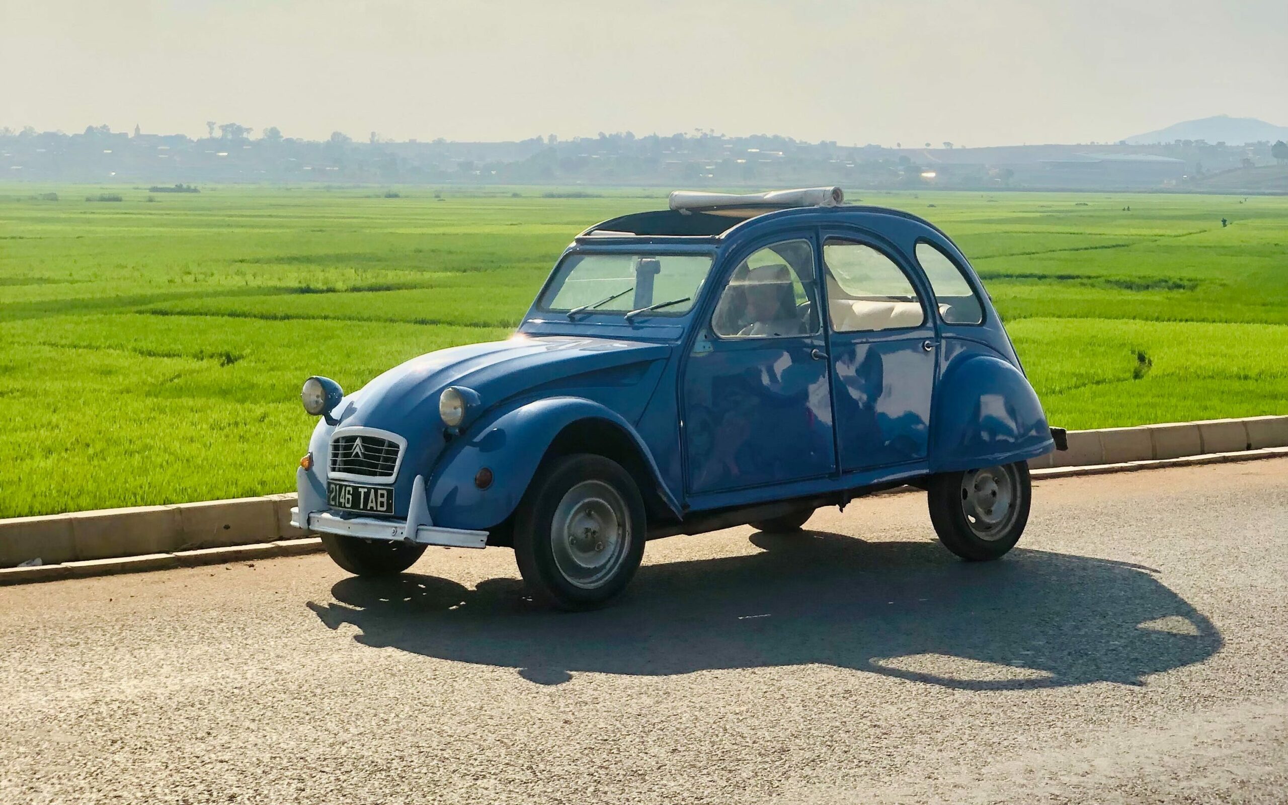 Citroën 2CV bleu
